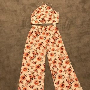 *NEW, NEVER WORN!!!* Silky floral two piece 🌹🌹🌹